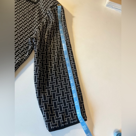 Beautiful black & white Ming Wang zippered cardigan! Size XL. 3/4 sleeves. - Picture 4 of 7